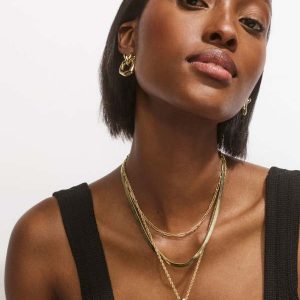 Kassie Chain Necklace in Gold - alternate view